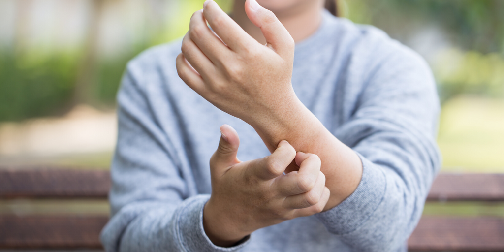 HOW TO PREVENT AND TREAT SEASONAL ECZEMA